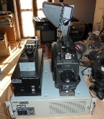 Kit Studio HD composto da:<br>HDC-1450R    HD Color Camera<br>HDCU-1000    HD Camera Control Unit<br>HDFX-100    HD Triax CCU Adaptor<br>RCP-1530    Remote Control Panel<br>HDVF-C730W    Viewfinder<br>HDTV50LE    Cavo Fibra 50mt<br>Cavo RCP/CCU<br>Staffa Cavalletto<br><br>2 Kit Disponibili